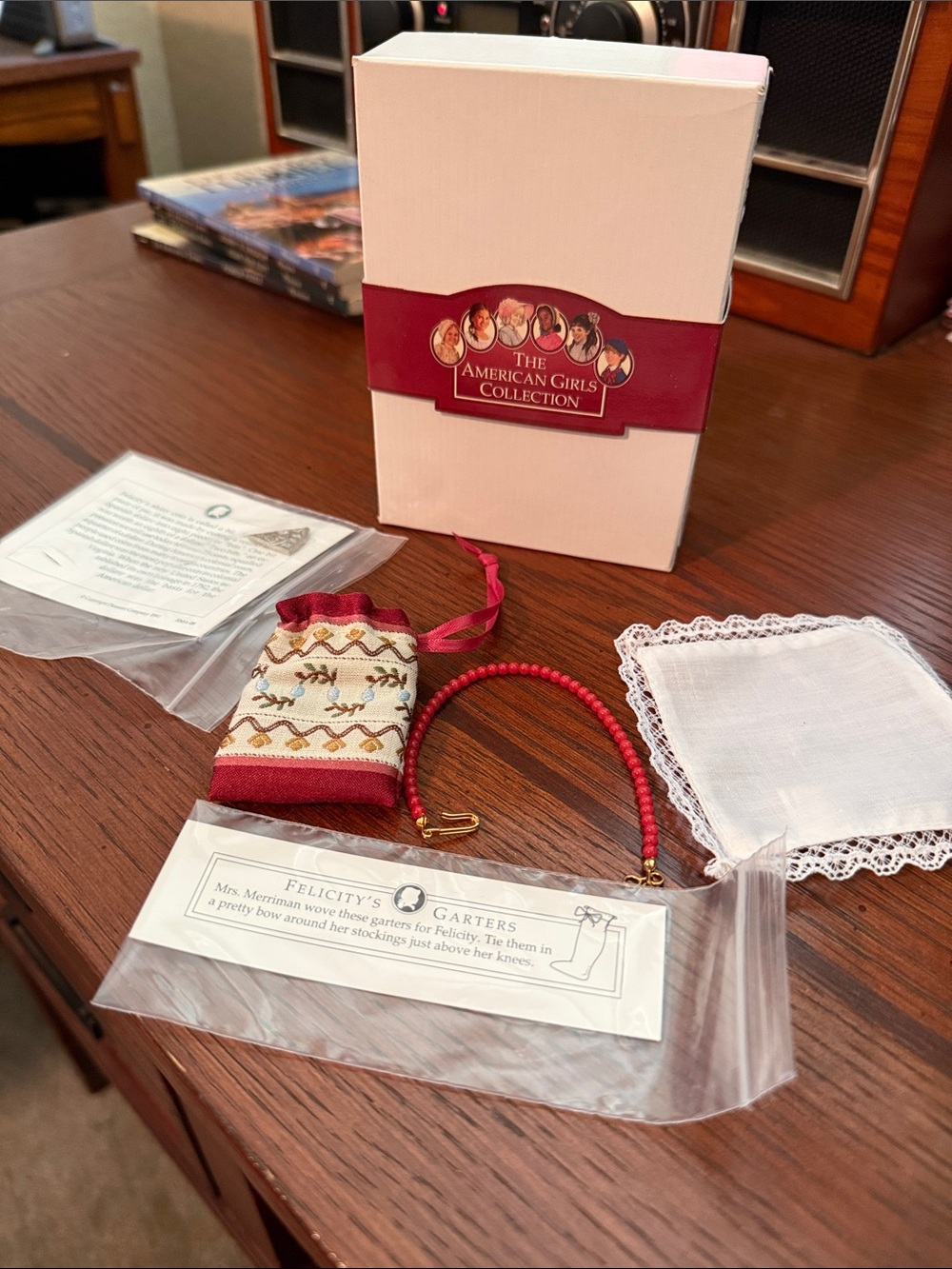Pleasant company, Felicity American Girls Collection Red Bracelet Accessory Set